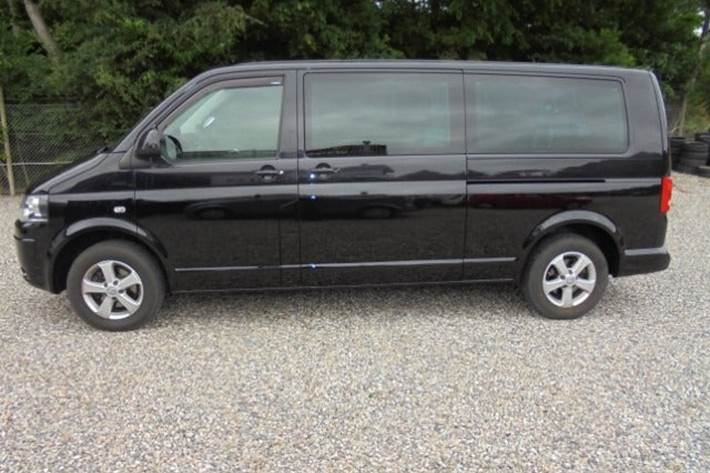 Sort VW Caravelle fra 2014