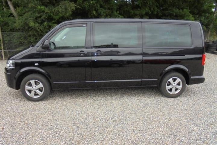 Sort VW Caravelle fra 2014