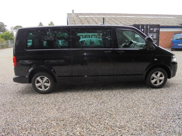 Sort VW Caravelle fra 2014