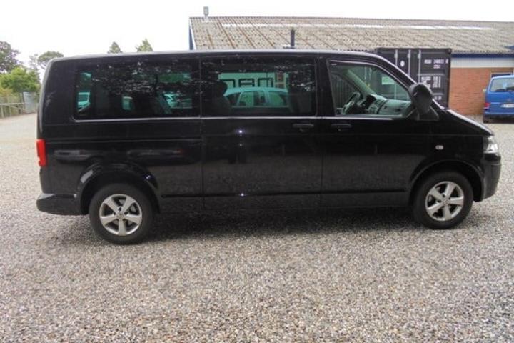Sort VW Caravelle fra 2014