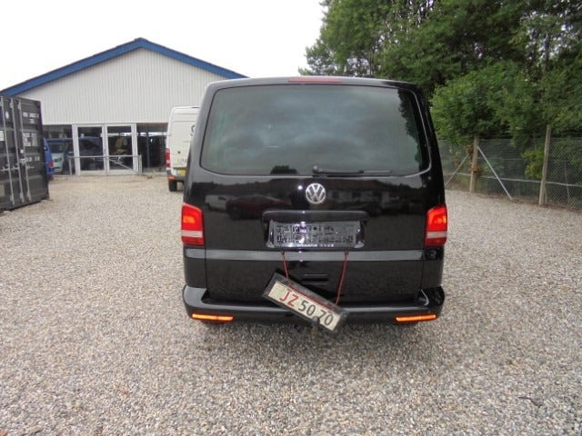 Sort VW Caravelle fra 2014