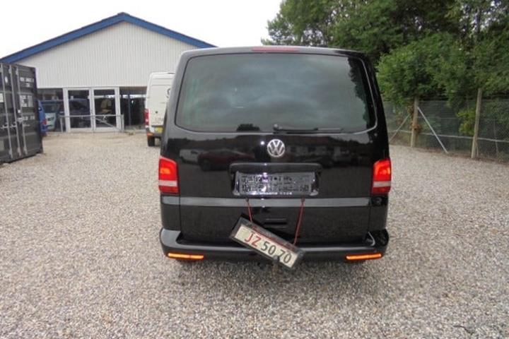 Sort VW Caravelle fra 2014