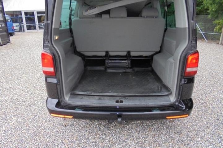 Sort VW Caravelle fra 2014