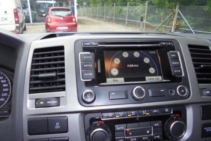 Sort VW Caravelle fra 2014
