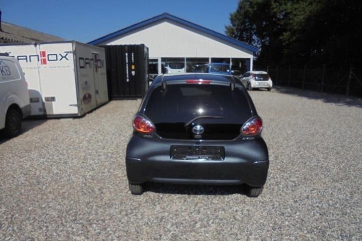 Grå Toyota Aygo fra 2013