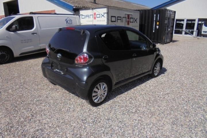 Grå Toyota Aygo fra 2013
