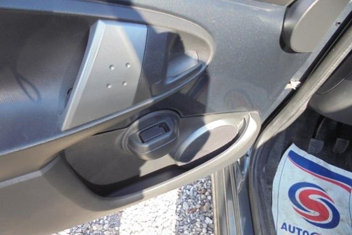 Grå Toyota Aygo fra 2013