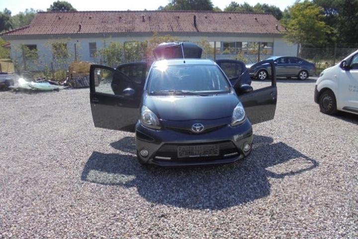 Grå Toyota Aygo fra 2013