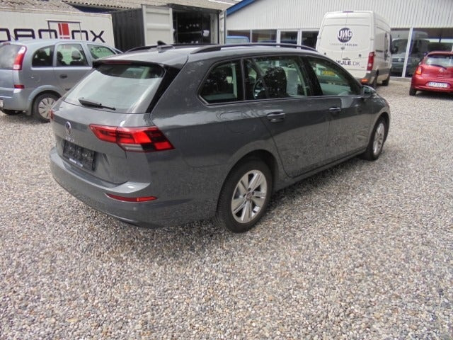 Grå VW Golf VIII fra 2022