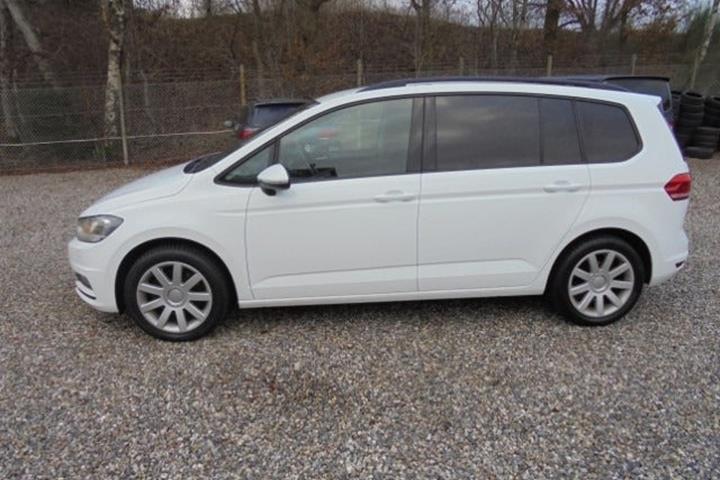 Hvid VW Touran fra 2019