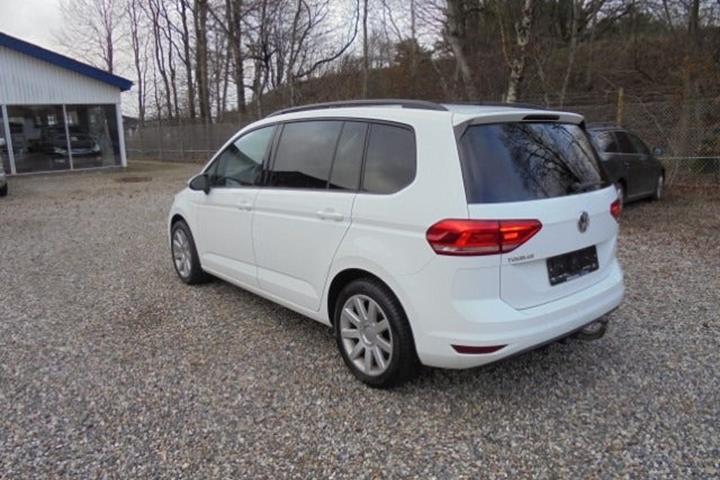 Hvid VW Touran fra 2019