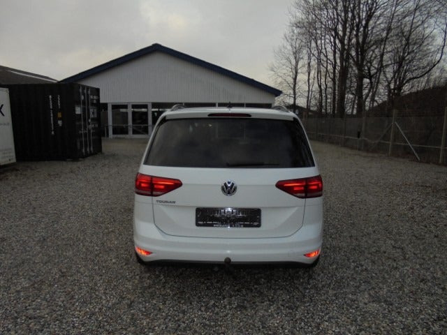 Hvid VW Touran fra 2019