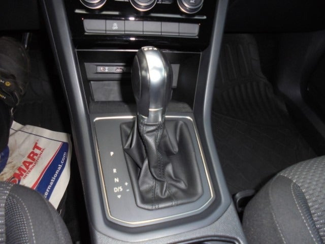 Hvid VW Touran fra 2019