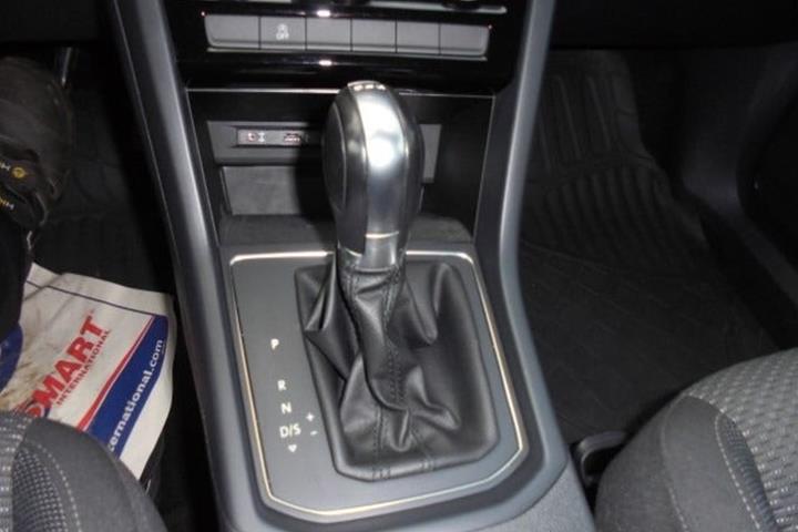 Hvid VW Touran fra 2019