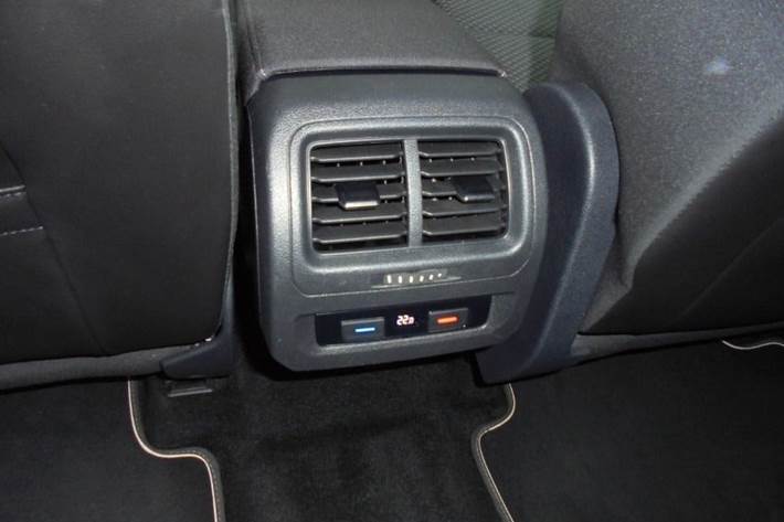 Hvid VW Touran fra 2019