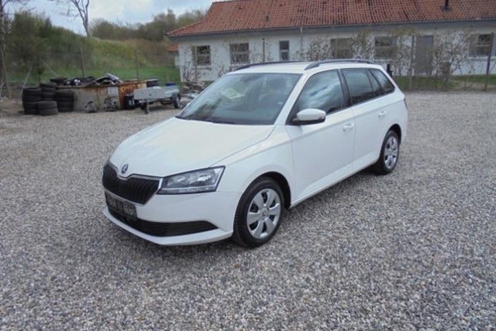 Hvid Skoda Fabia fra 2020 set udefra