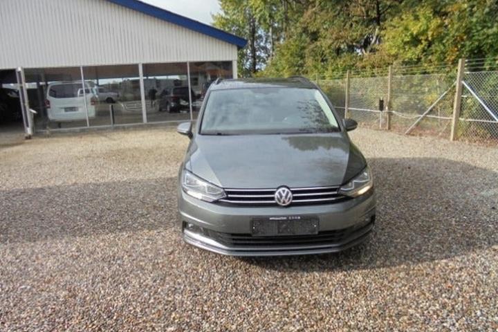 Grå VW Touran fra 2018