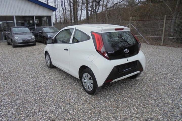Hvid Toyota Aygo fra 2019