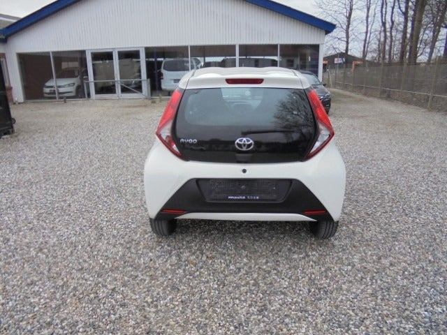 Hvid Toyota Aygo fra 2019
