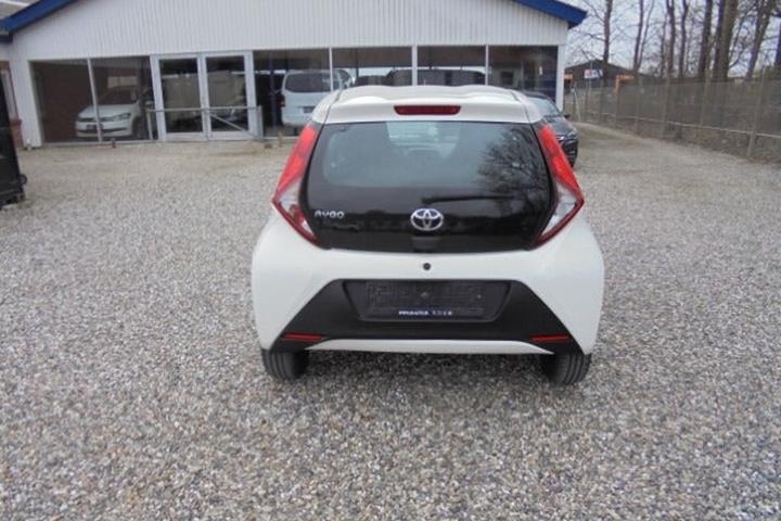Hvid Toyota Aygo fra 2019