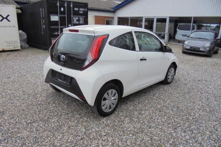 Hvid Toyota Aygo fra 2019