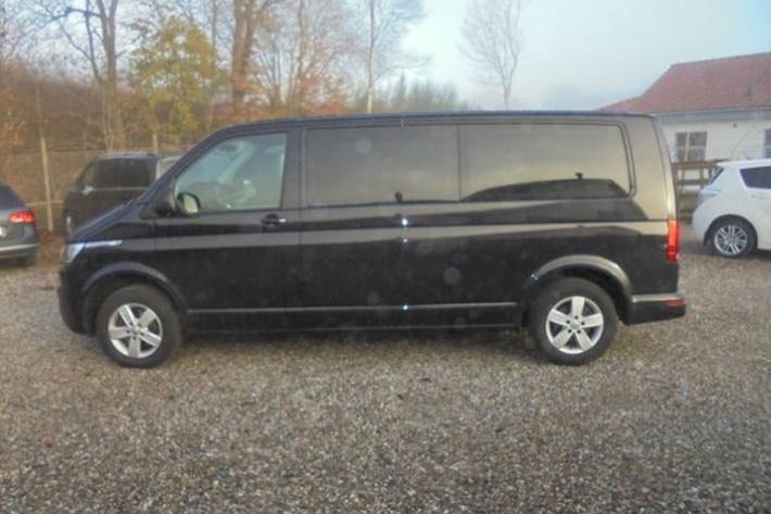 Sort VW Caravelle fra 2022