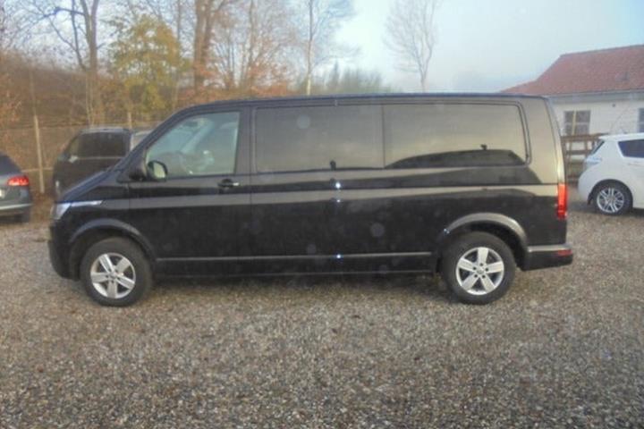 Sort VW Caravelle fra 2022