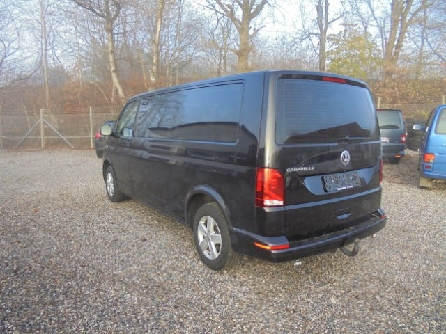 Sort VW Caravelle fra 2022