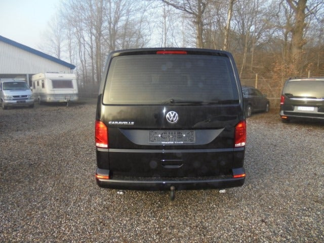 Sort VW Caravelle fra 2022