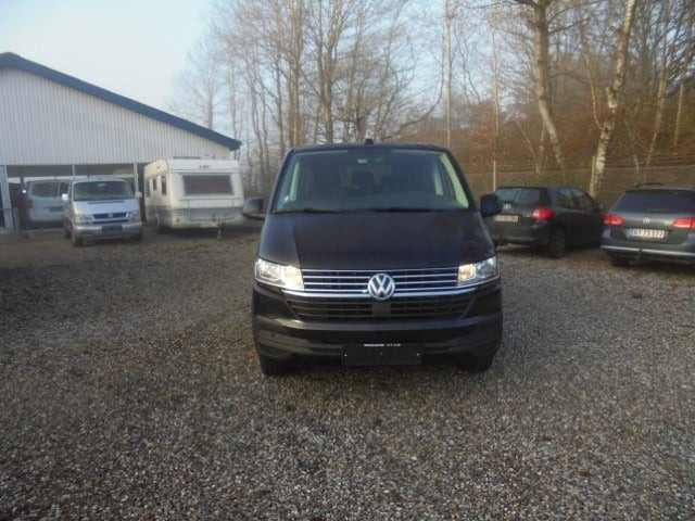 Sort VW Caravelle fra 2022