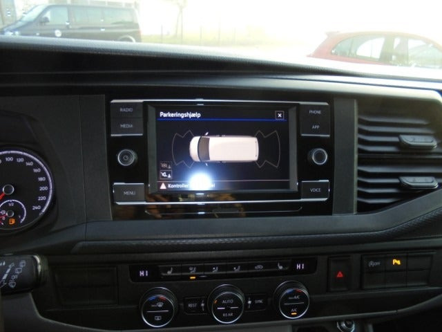 Sort VW Caravelle fra 2022