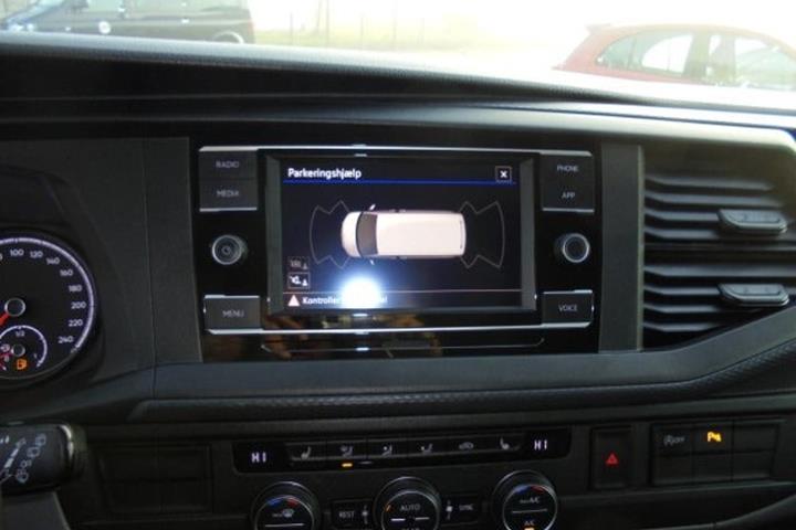 Sort VW Caravelle fra 2022