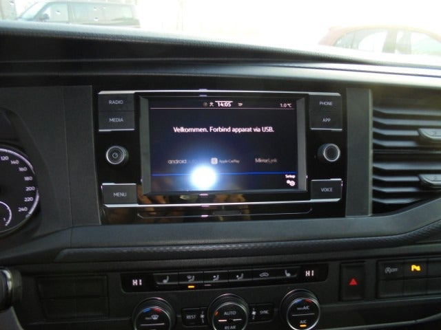 Sort VW Caravelle fra 2022