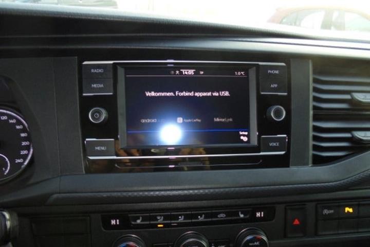 Sort VW Caravelle fra 2022