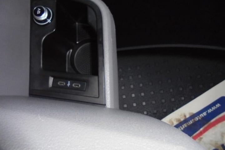 Sort VW Caravelle fra 2022