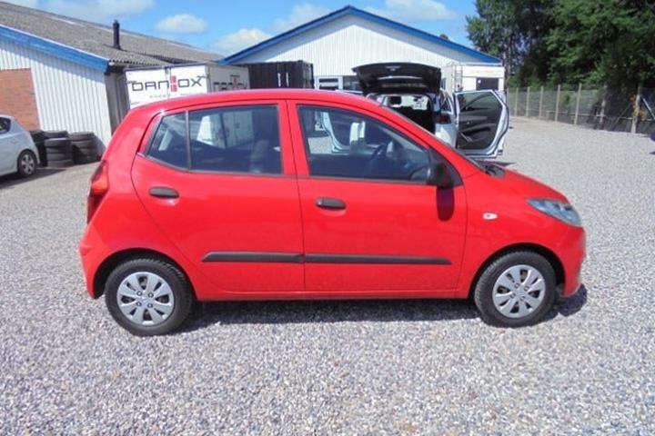 Rød Hyundai i10 fra 2013