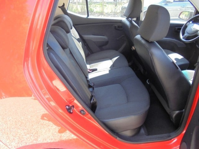 Rød Hyundai i10 fra 2013