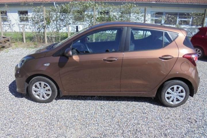 Brun Hyundai i10 fra 2017