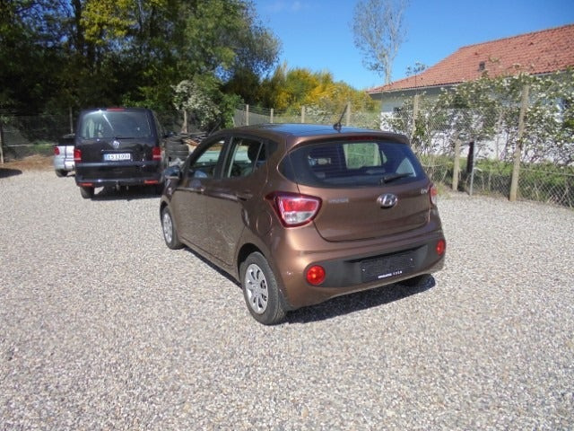 Brun Hyundai i10 fra 2017