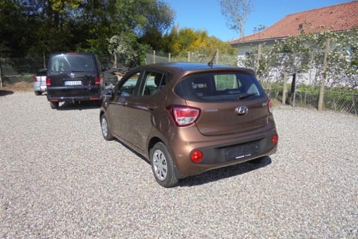 Brun Hyundai i10 fra 2017