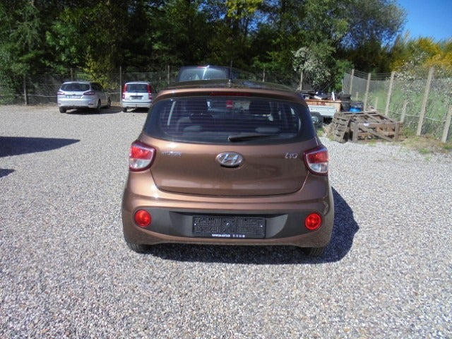 Brun Hyundai i10 fra 2017
