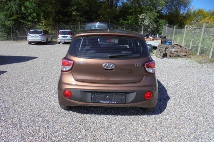 Brun Hyundai i10 fra 2017