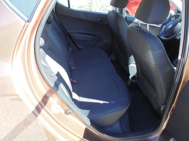 Brun Hyundai i10 fra 2017