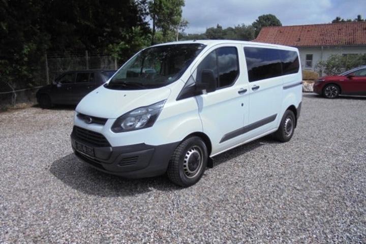 Hvid Ford Transit Custom Kombi 310 L2 fra 2018 set udefra
