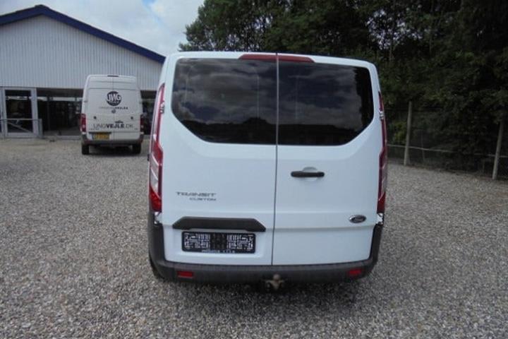 Hvid Ford Transit Custom Kombi 310 L2 fra 2018 set udefra
