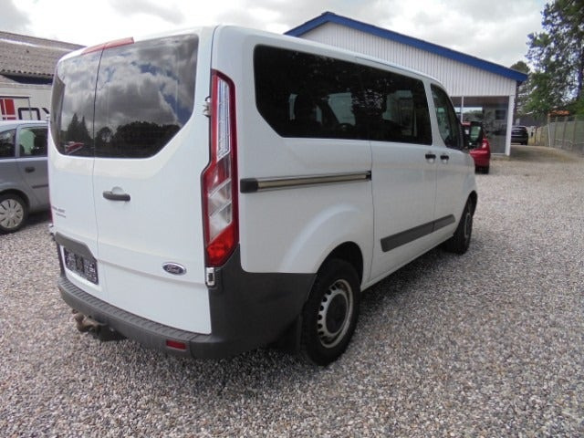 Hvid Ford Transit Custom Kombi 310 L2 fra 2018 set udefra