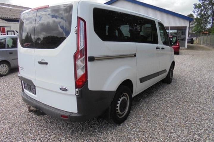 Hvid Ford Transit Custom Kombi 310 L2 fra 2018 set udefra