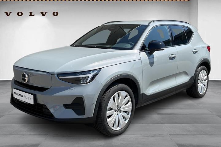 Grå Volvo EX40 fra 2024 set udefra