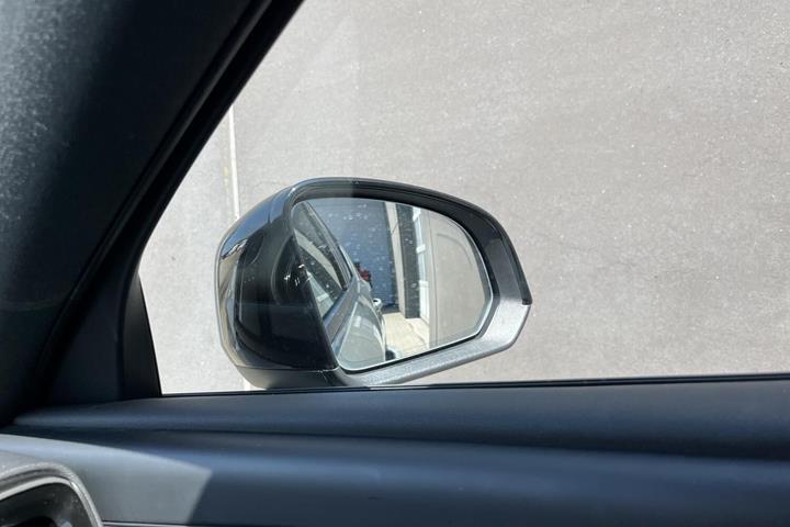 Grå Volvo EX40 fra 2024
