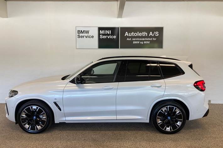 Hvid BMW iX3 fra 2024